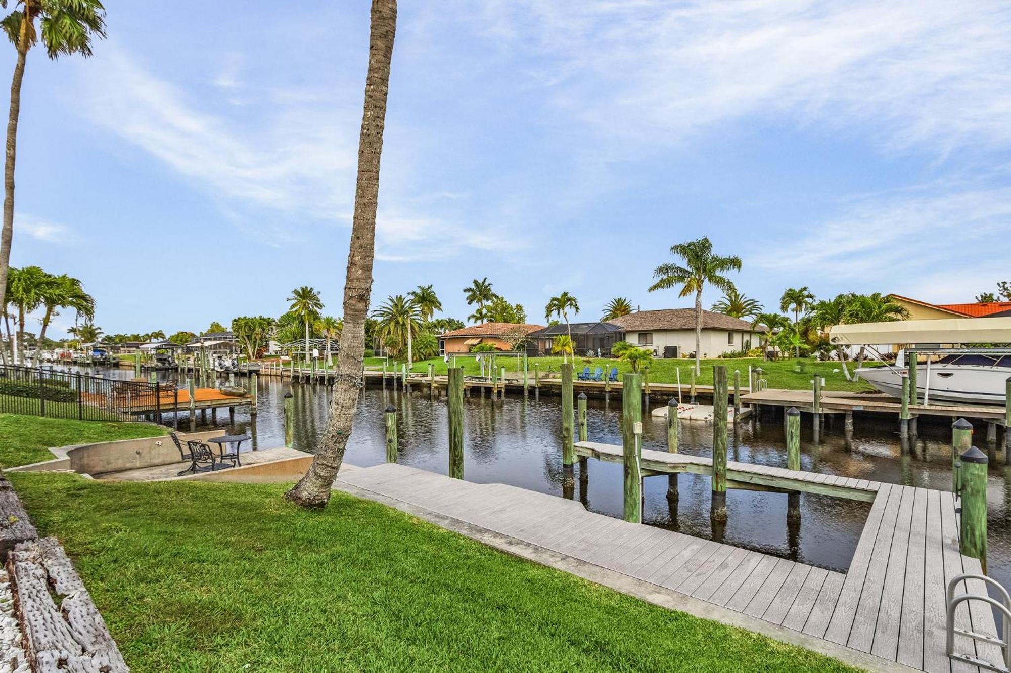 Canal-Front Oasis With Dock And Kayaks In Cape Coral! Экстерьер фото