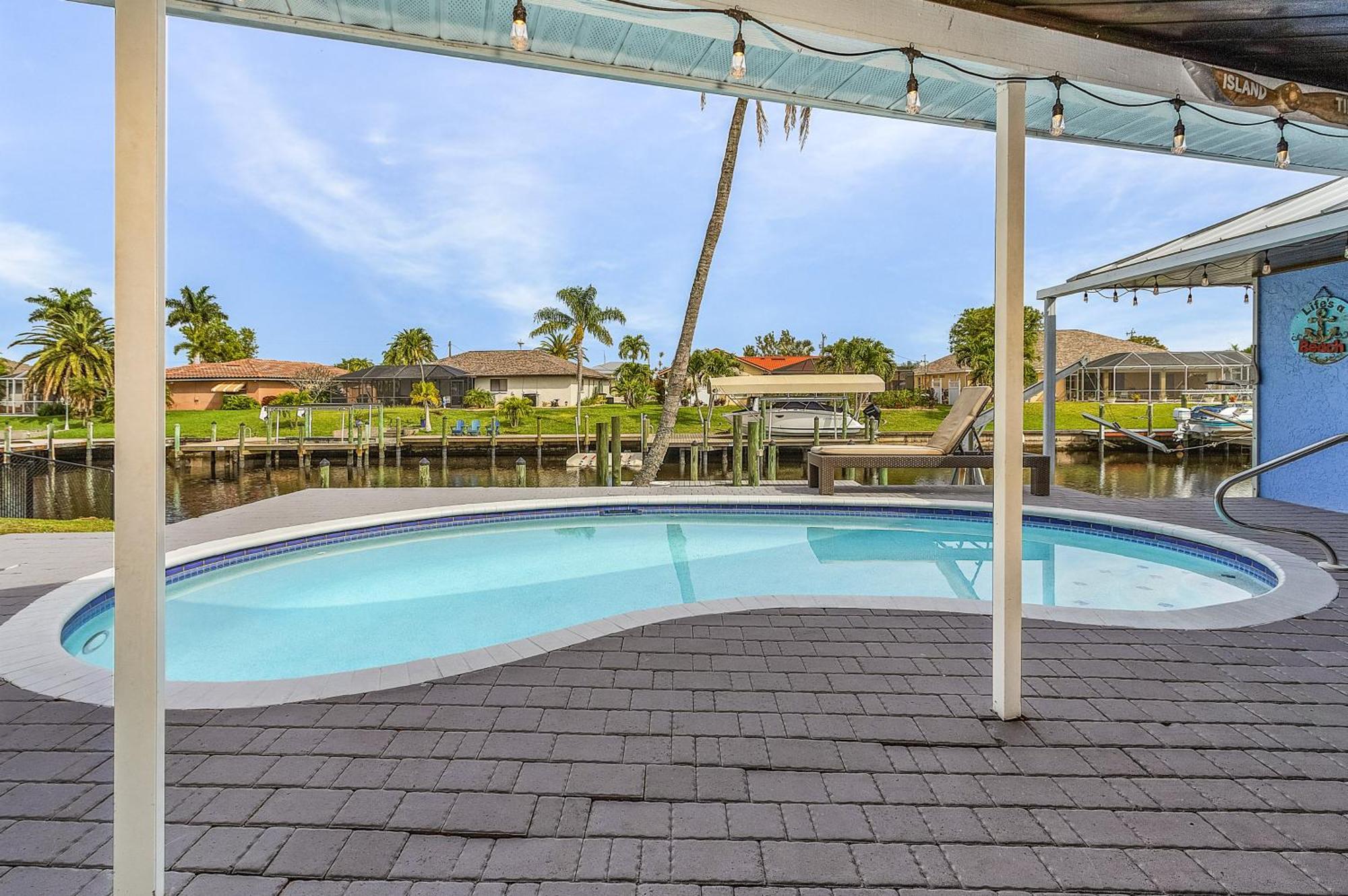 Canal-Front Oasis With Dock And Kayaks In Cape Coral! Экстерьер фото